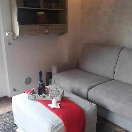 La Cerbiatta アパート カステル・ディ・サングロ